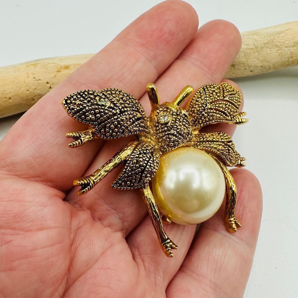 Vintage Gold, Pearl & Rhinestone Bee Insect Brooch Pin - Picture 5 of 9